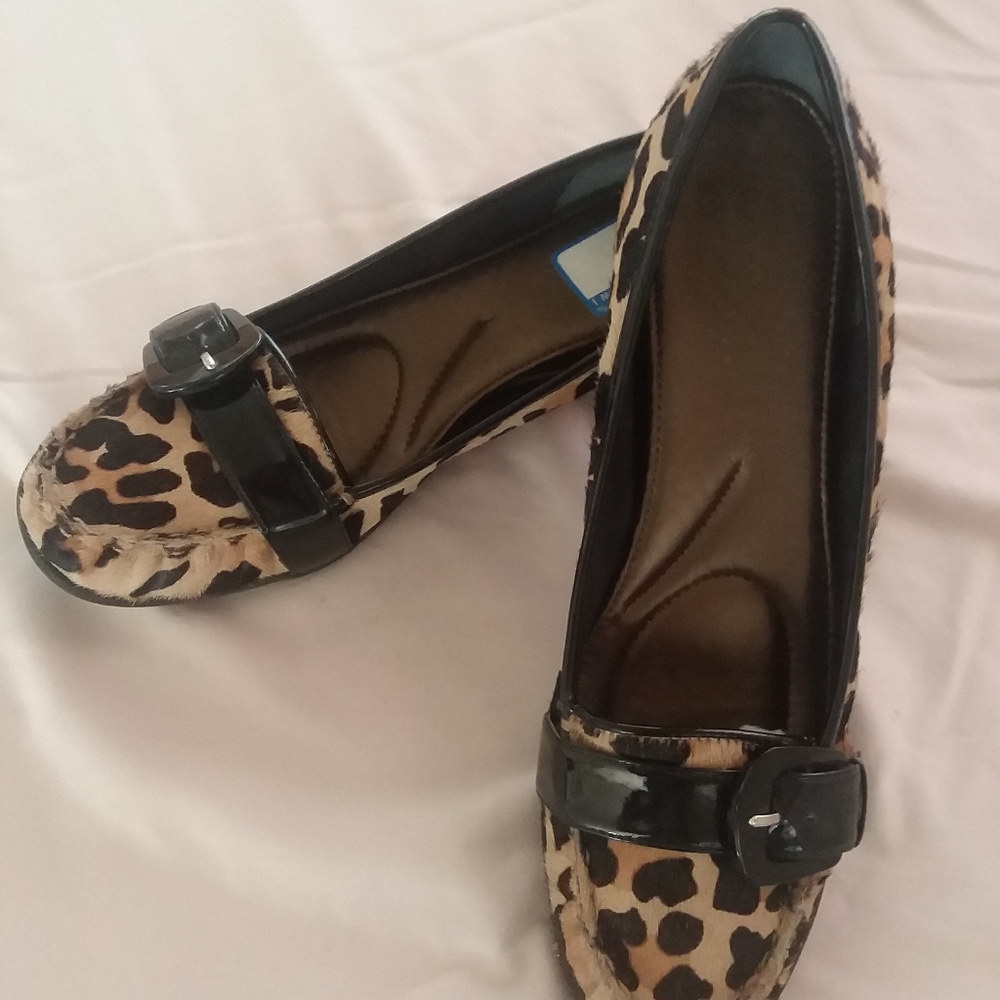 Shoes - Picture 2 of 3